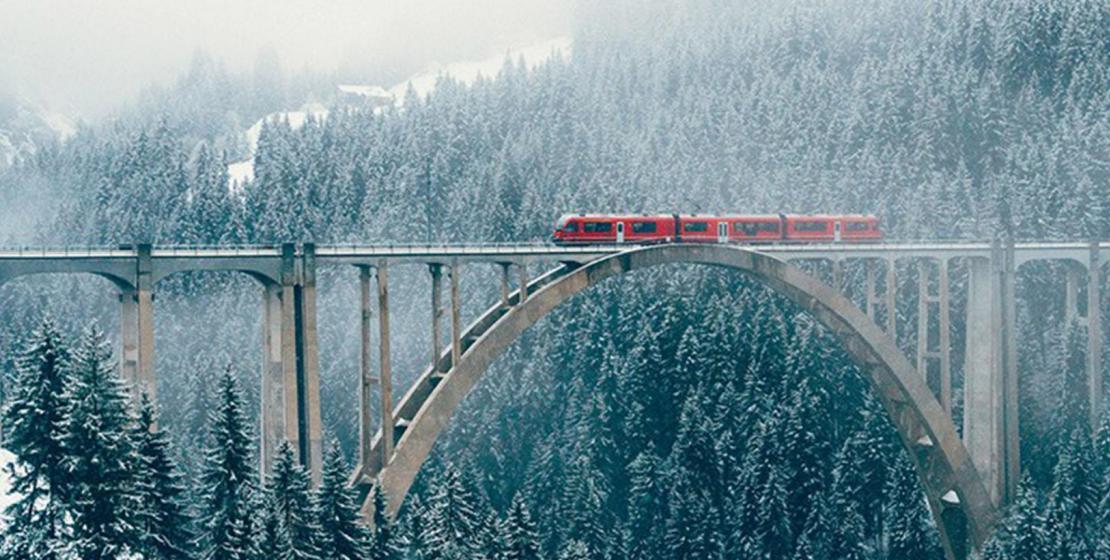 Brücke mit Zug